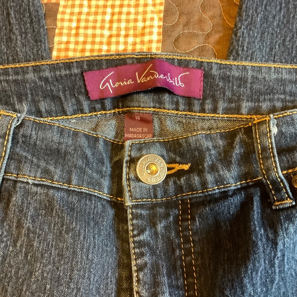 Capris - Picture 3 of 4